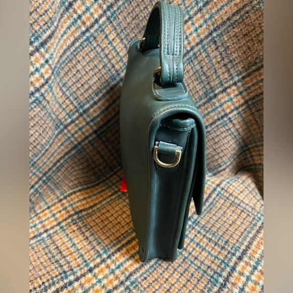 🦋 Coach Green Station Bag. - Picture 3 of 15